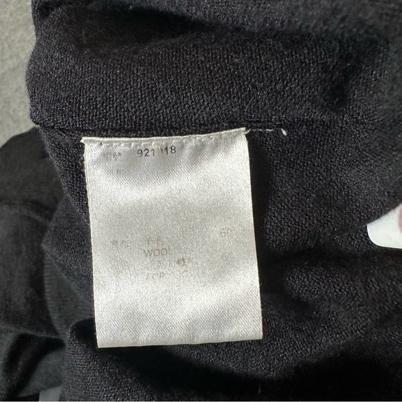 Huang Shu Chi Sweater Top - Open Back - Picture 13 of 14